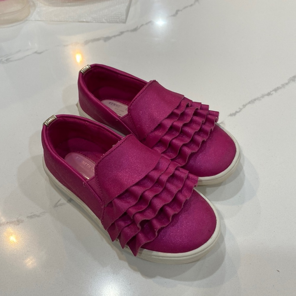 Like New!Kenneth Cole girls shoes!